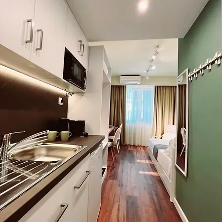 70 Steps B, 50 Meters From Dimokratias Metro Station Apartment *